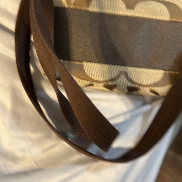 NWOT coach brown signature crossbody with adjustable straps3 big spots nice 👍 - Picture 11 of 13
